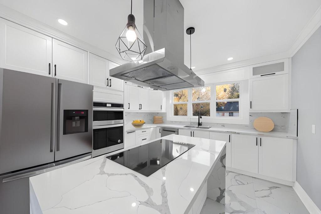 BRAND NEW Luxury 5BDR IN VAUGHAN, GAME ROOM XBOX, POOL TABLE & MORE