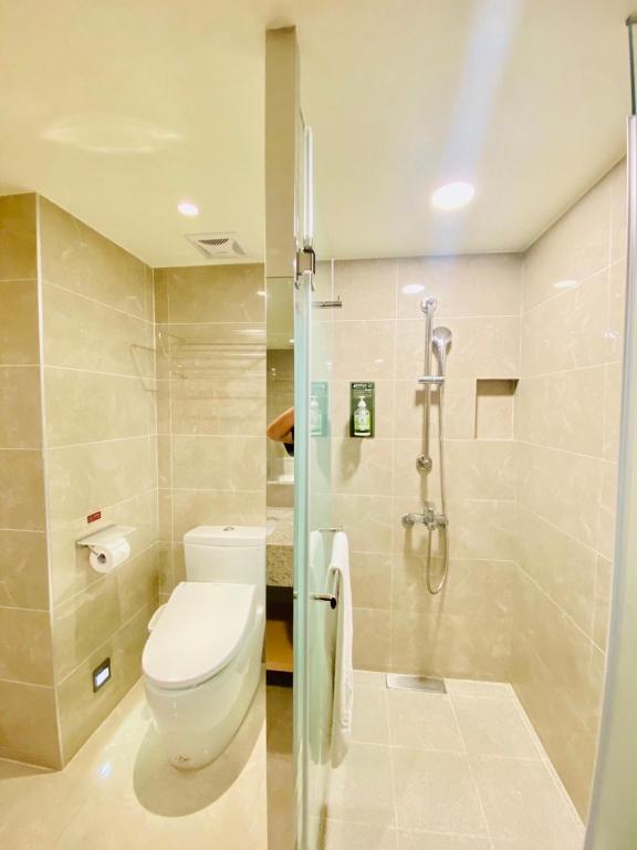 Inn by the Village - Habitación Triple Estándar