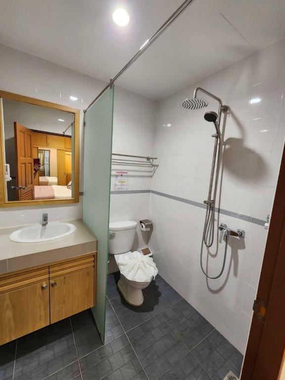 Koupelna v ubytování Alaita Hostel Patong