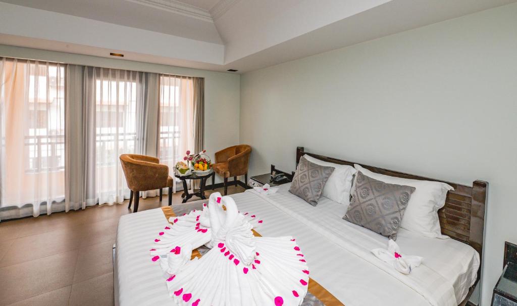 Sokchea Angkor Hotel - 豪华双人房间与阳台
