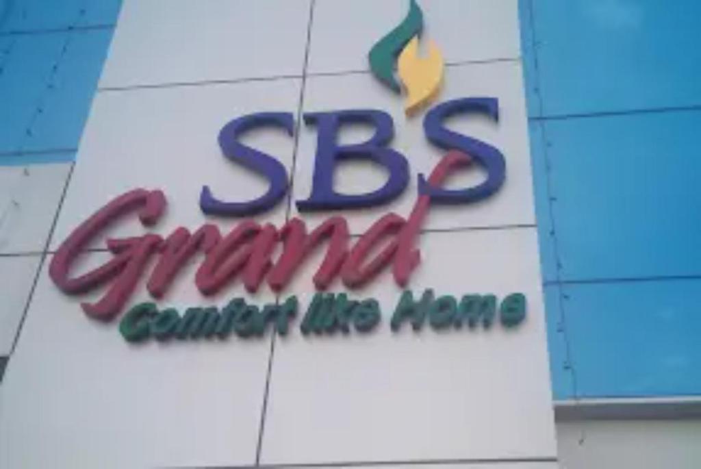um sinal que diz sbs grind ligar os itens em Hotel SBS Grand , Coimbatore em Coimbatore