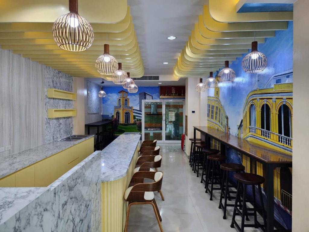 Posezení v ubytování Alaita Hostel Patong