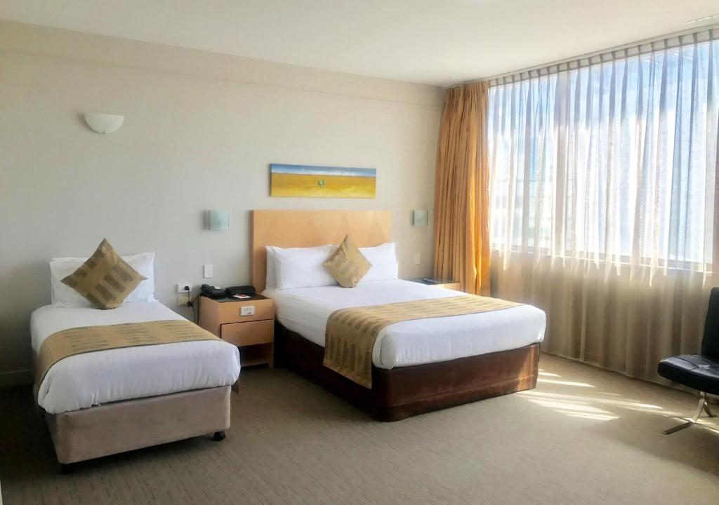 Postel nebo postele na pokoji v ubytování Quality Hotel Ambassador Perth
