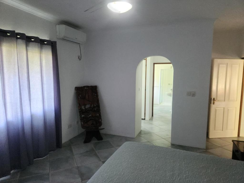 Postel nebo postele na pokoji v ubytování Fairy-Tern Chalets Cerf Island