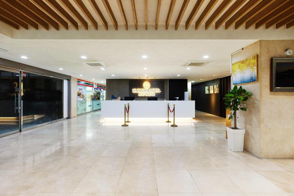 Vstupní hala nebo recepce v ubytování Shin Shin Hotel Jeju Ocean