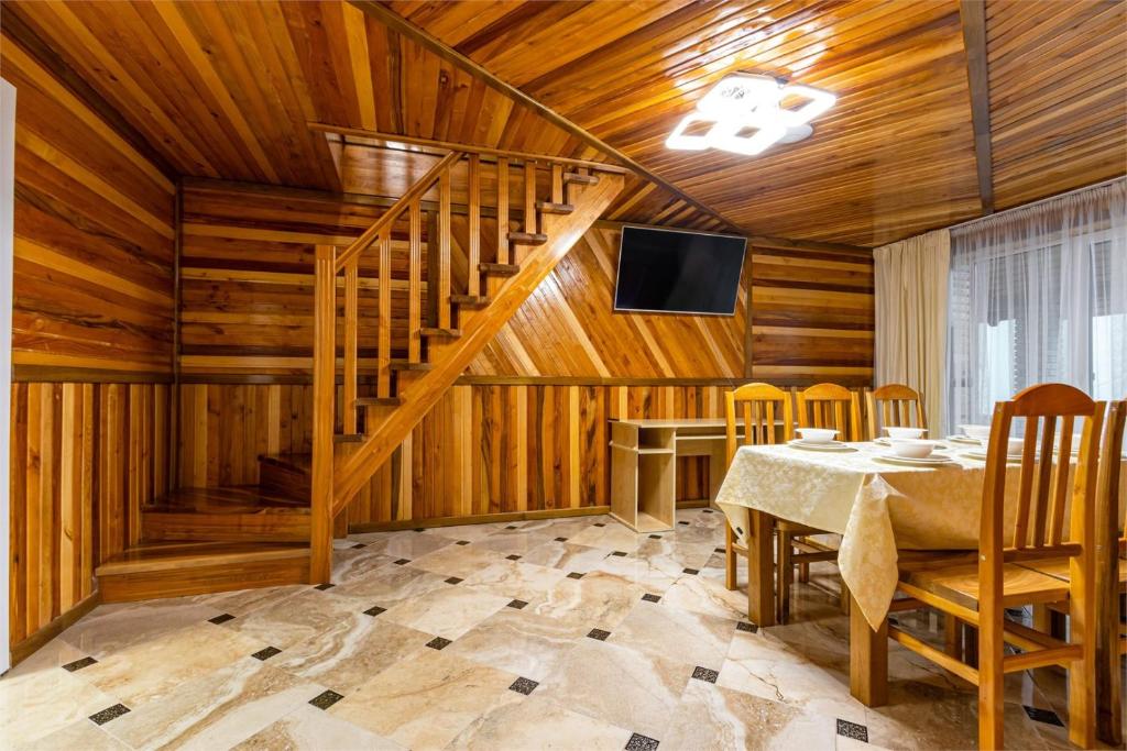 TV a/nebo společenská místnost v ubytování Zeleniy Bir