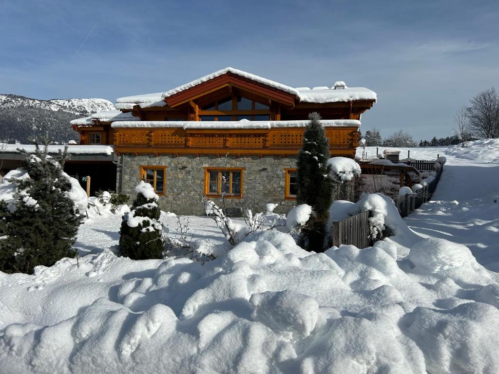 Appartementhaus Alma during the winter