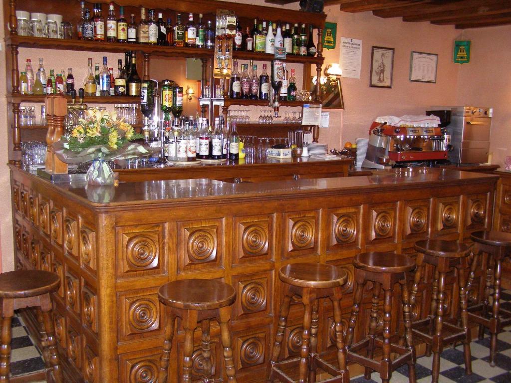 Lounge nebo bar v ubytování Logis Auberge À La Tête De Lard