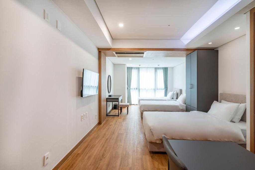 Postel nebo postele na pokoji v ubytování Centum Convention Hotel In Centum