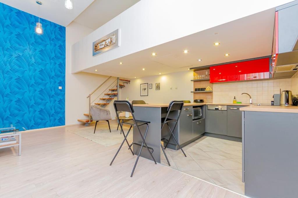Colorful Cityscape Retreat by NW 1065 Budapest, 6 Nagymező utca kép - 1