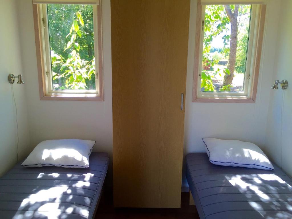 En eller flere senge i et værelse på Vinbergs Stugby