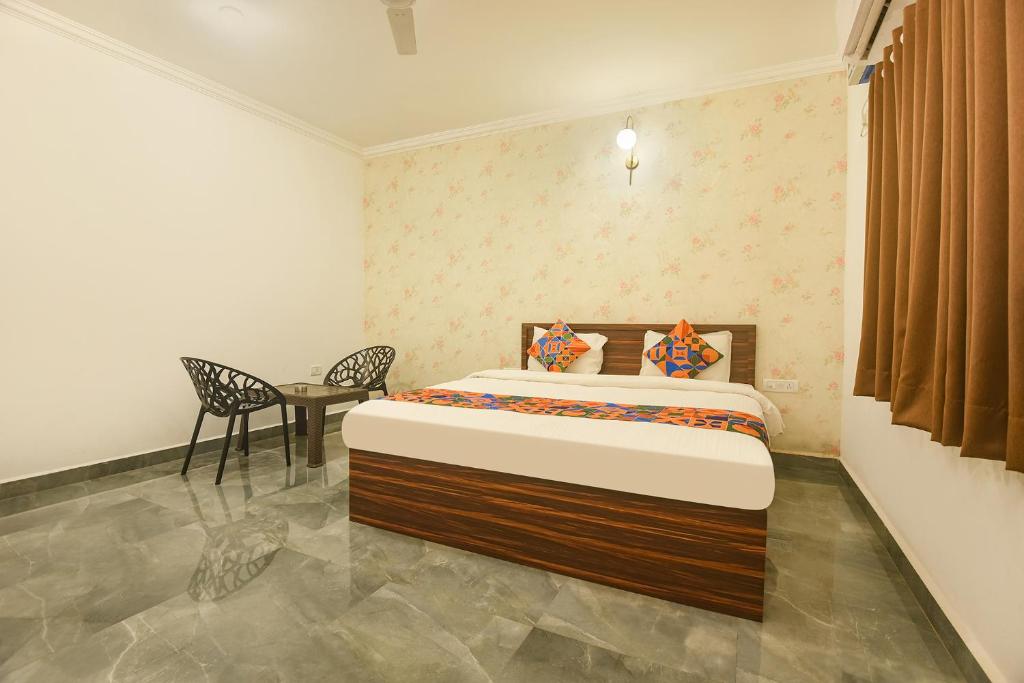 Postel nebo postele na pokoji v ubytování FabExpress MA Homes - Nr Morjim Beach