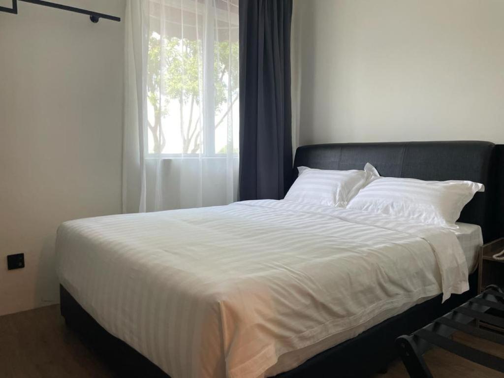 Postel nebo postele na pokoji v ubytování Soho Tabuan Kuching