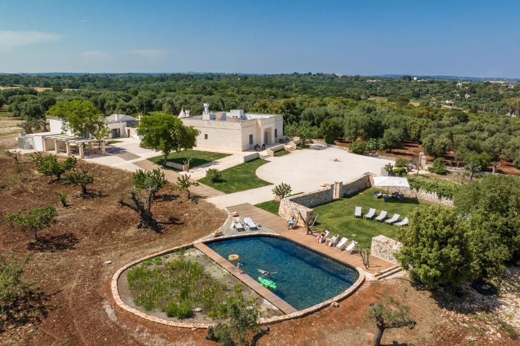 an aerial view of a large estate with a swimming pool at Masseria Monte Pizzuto in Ceglie Messapica
