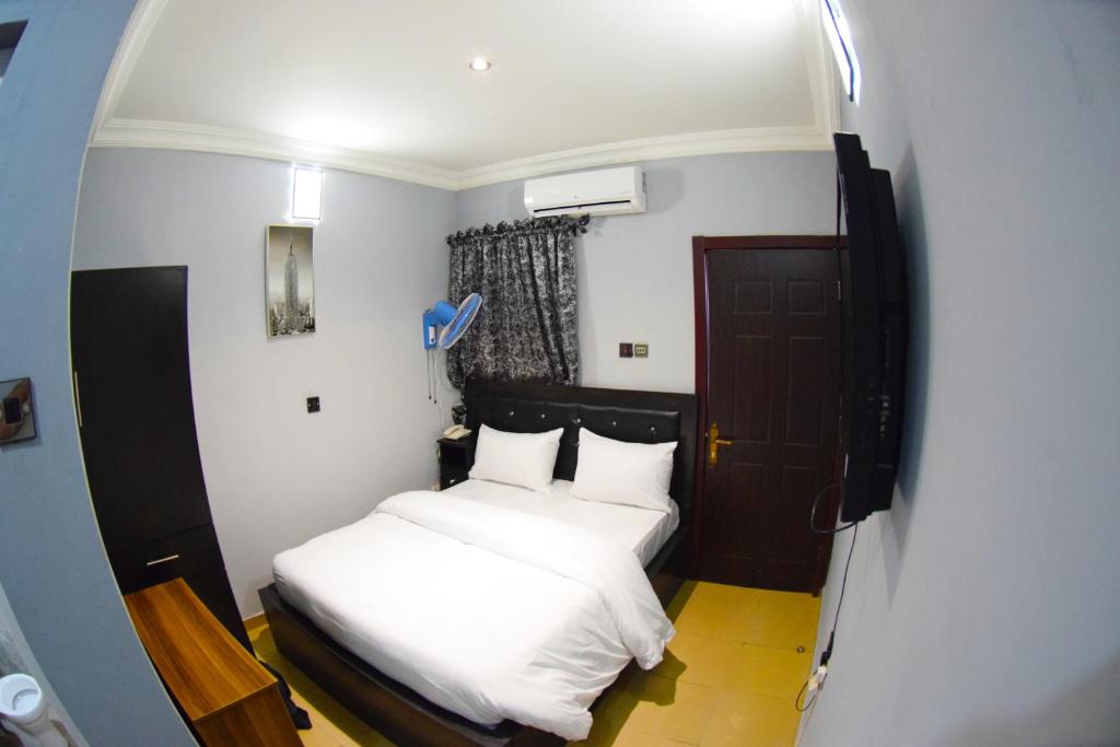 Postel nebo postele na pokoji v ubytování Remzy Hotel & Suites, Olomore