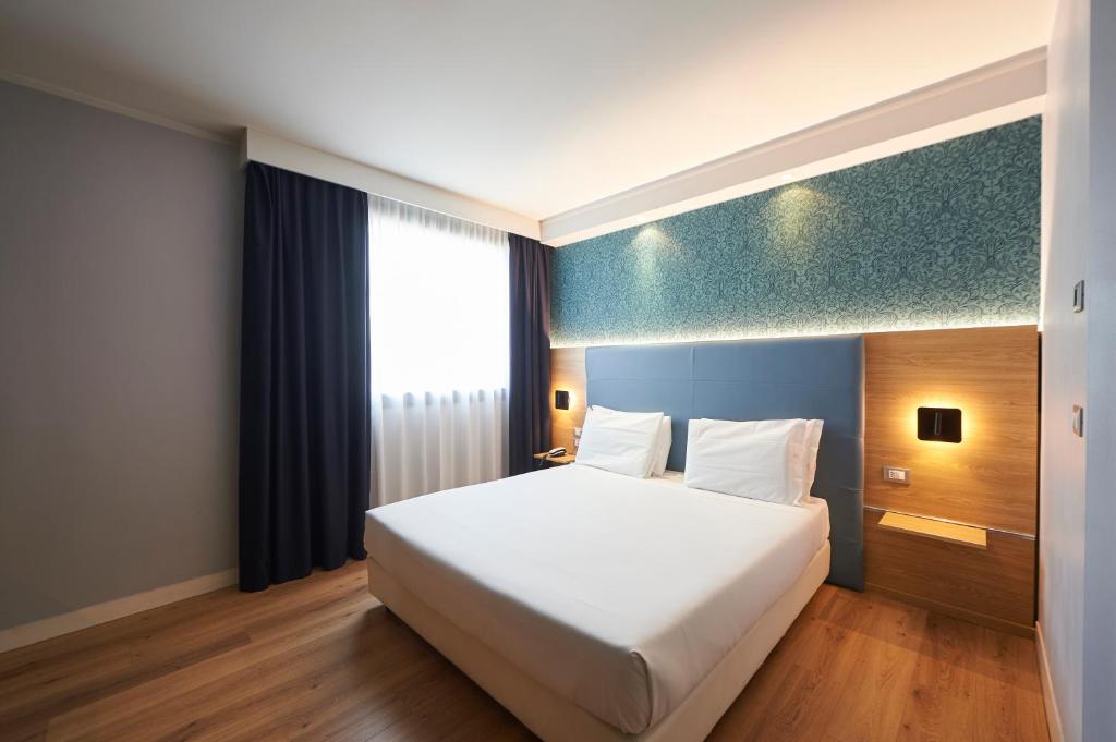Postel nebo postele na pokoji v ubytování Neo Hotel