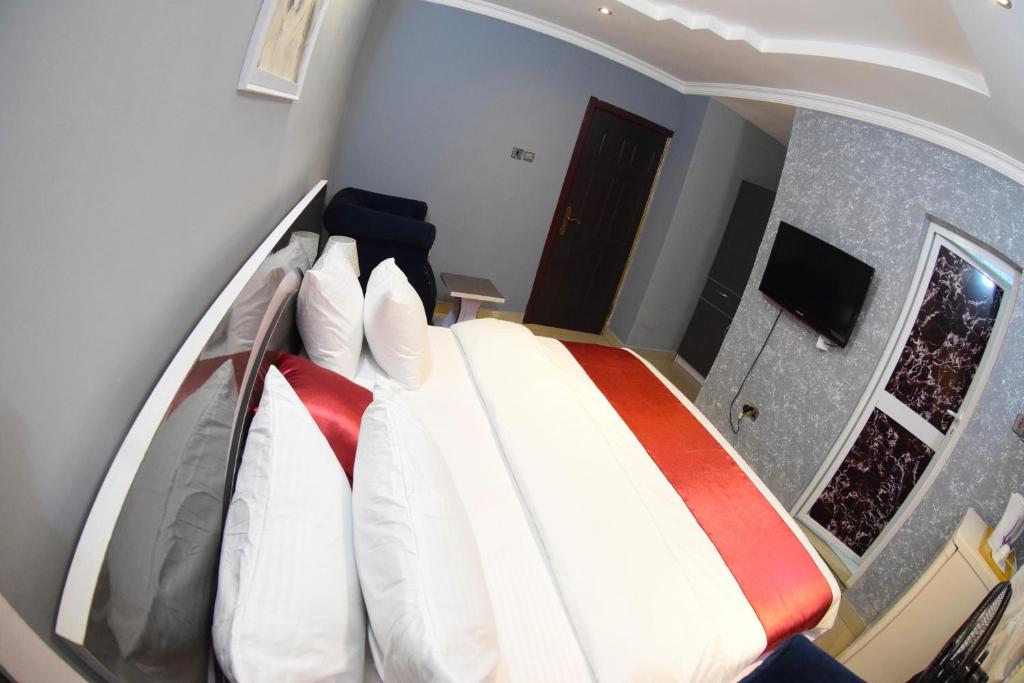 TV a/nebo společenská místnost v ubytování Remzy Hotel & Suites, Olomore