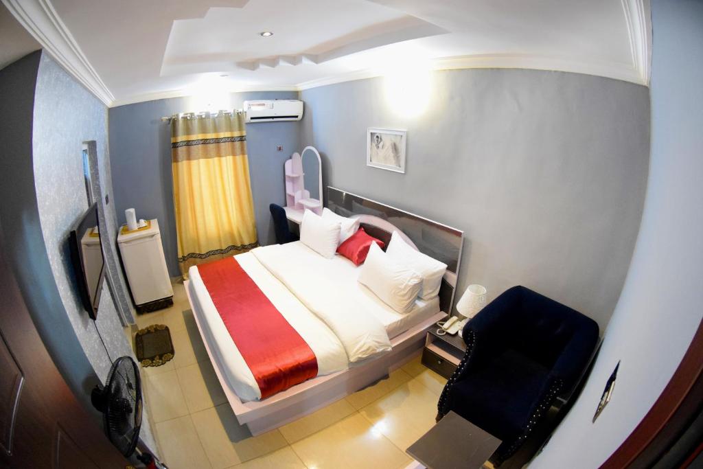 Postel nebo postele na pokoji v ubytování Remzy Hotel & Suites, Olomore