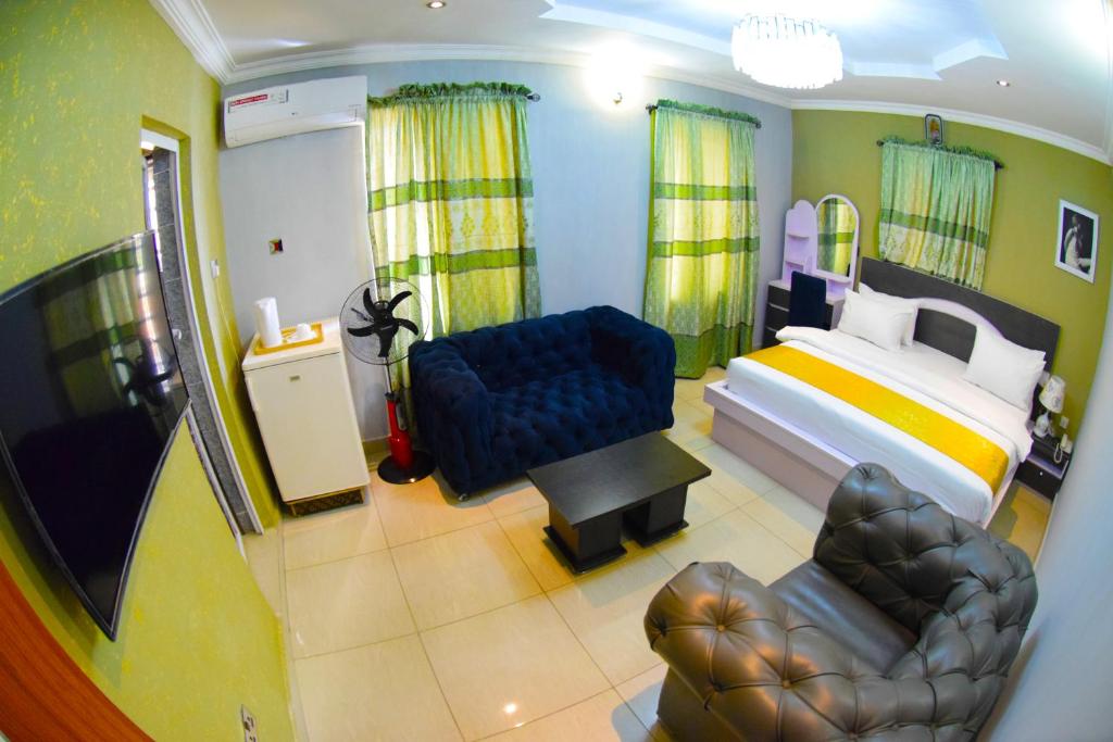 TV a/nebo společenská místnost v ubytování Remzy Hotel & Suites, Olomore