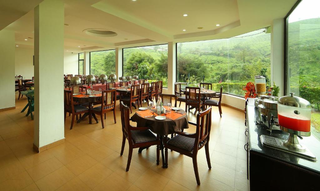Restaurace v ubytování Hotel C7 Munnar