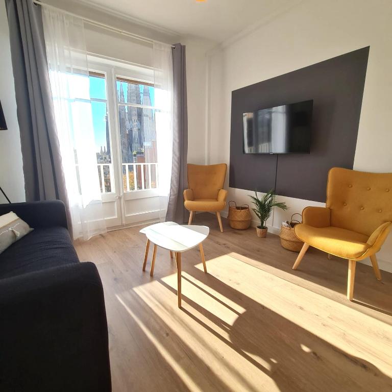 G74 AVENIDA GAUDI nice 4 bedrooms apartment with balcony with views of the Basilica Sagrada Familia