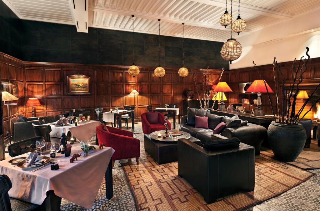 Posezení v ubytování La Villa des Orangers - Relais & Châteaux