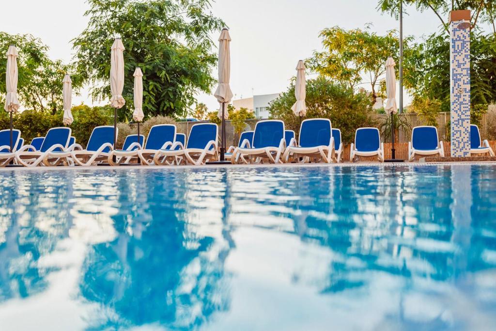 Bazén v ubytování Hotel Monarque Costa Narejos nebo v jeho okolí