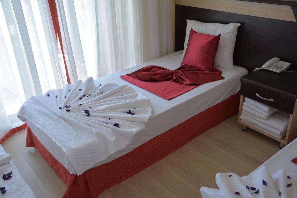 Postel nebo postele na pokoji v ubytování Yavuzhan Hotel