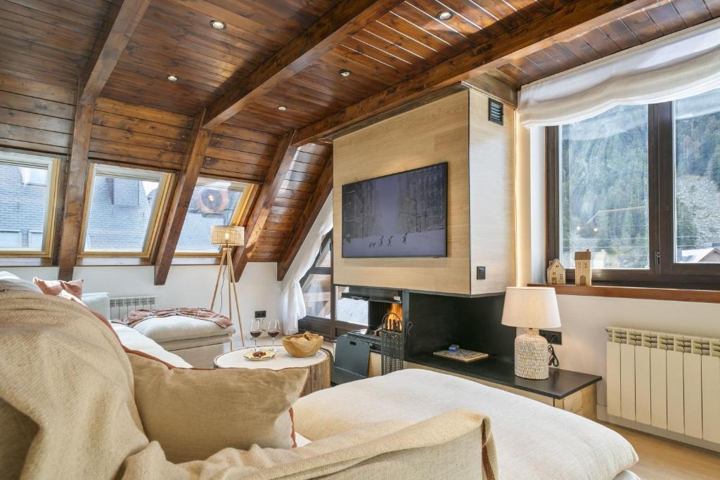 Μια τηλεόραση ή/και κέντρο ψυχαγωγίας στο Luderna - Tríplex Val de Ruda C305