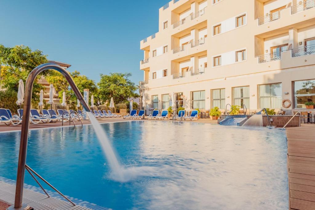Bazén v ubytování Hotel Monarque Costa Narejos nebo v jeho okolí
