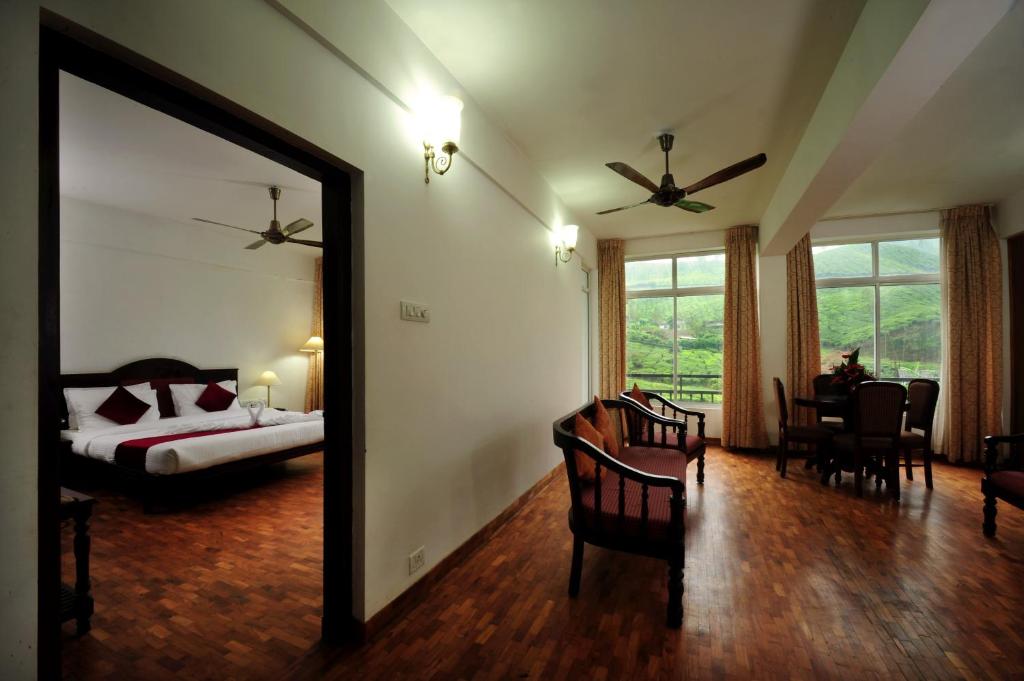 Postel nebo postele na pokoji v ubytování Hotel C7 Munnar