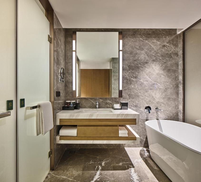 Crowne Plaza Chengdu Wuhou by IHGにあるバスルーム