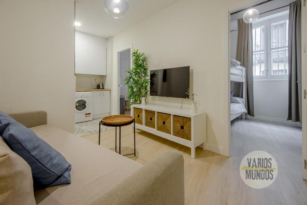 a living room with a couch and a tv at Centrico and Cozy Apt para 9pax en Calle San Dimas in Madrid