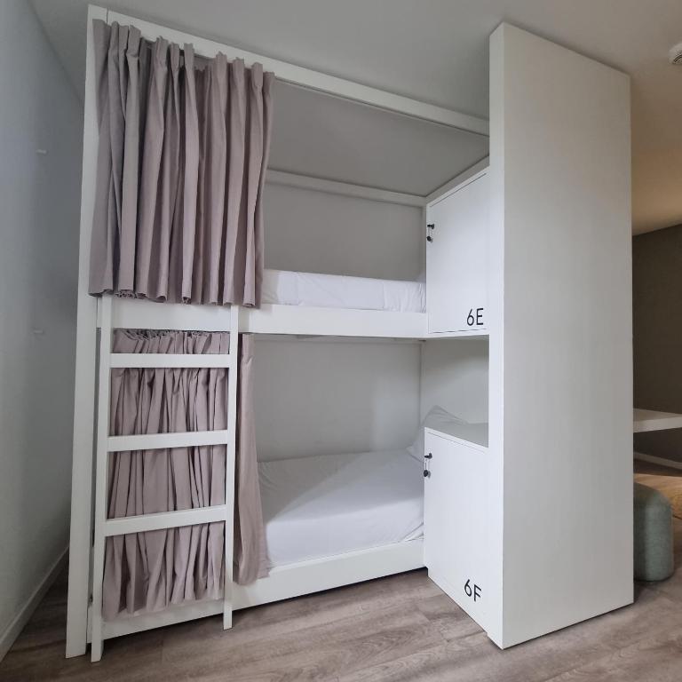 Postel nebo postele na pokoji v ubytování Boa Nova Hostel
