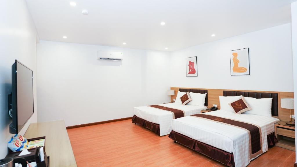 Postel nebo postele na pokoji v ubytování Lam Anh Hotel 3 Ngoại Giao Đoàn BT5-16