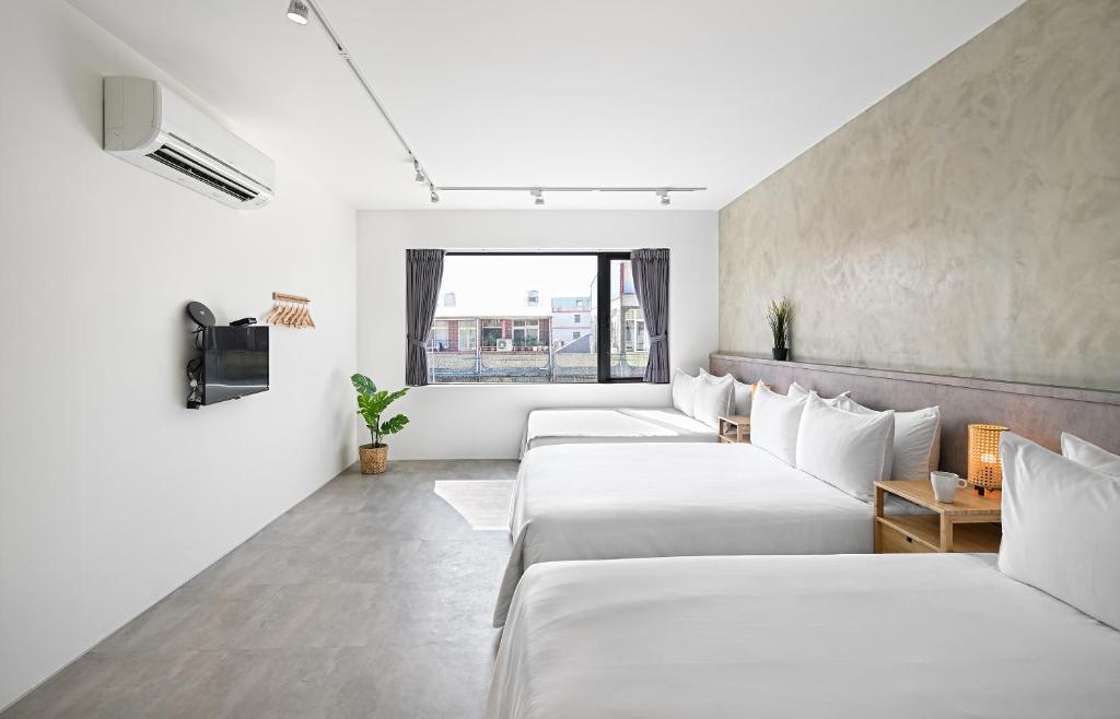 Postel nebo postele na pokoji v ubytování Donggang Jingdi B&B