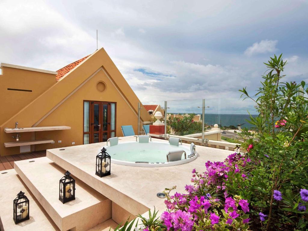 Bazén v ubytování Sofitel Legend Santa Clara Cartagena nebo v jeho okolí