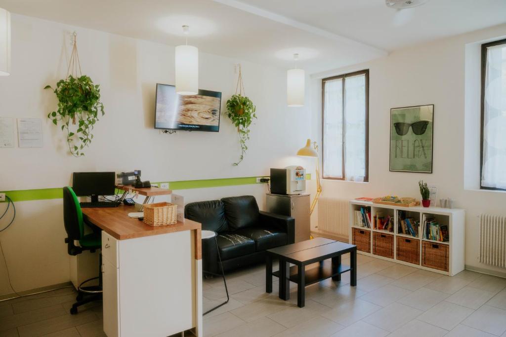 Televiisor ja/või meelelahutuskeskus majutusasutuses Ostello S. Fosca - CPU Venice Hostels