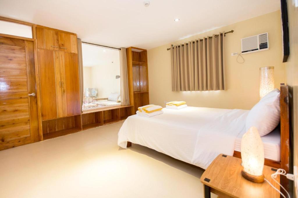 Katil atau katil-katil dalam bilik di Amor Deluxe Suite with Swimming Pool Access - Hidden Paradise