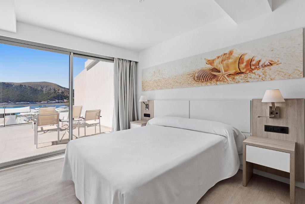 Кровать или кровати в номере THB Cala Lliteras - Adults Only
