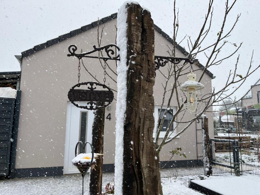Gemütliches Eifeler Gästehäuschen v zimě