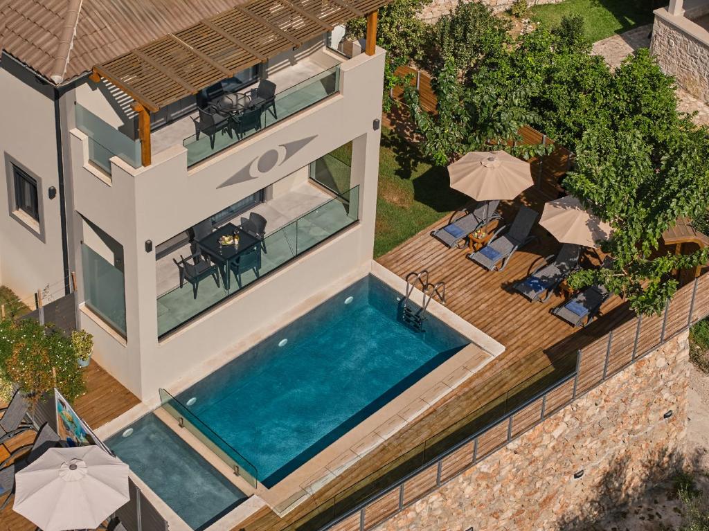 Bazén v ubytování Azor Villas - A hidden gem in countryside, by ZanteWize nebo v jeho okolí