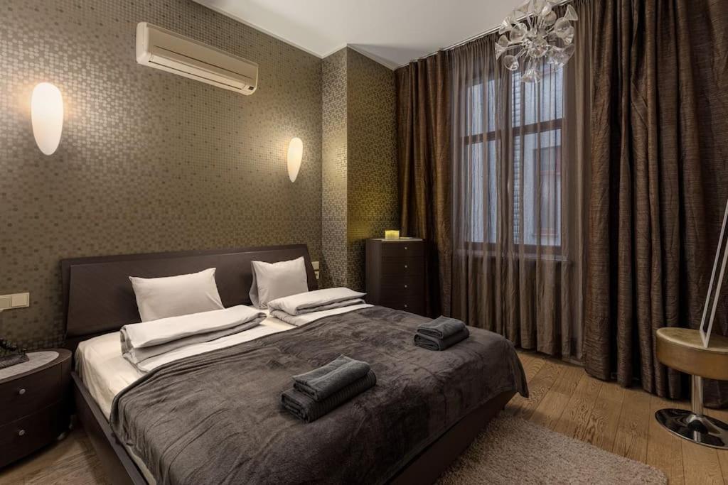 Postel nebo postele na pokoji v ubytování Beautiful 1bd Old Town Apartment