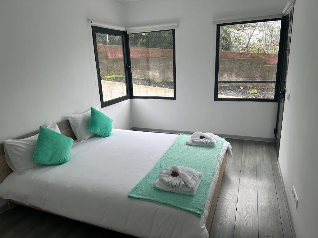 Posteľ alebo postele v izbe v ubytovaní MADEIRA SHOPPING- 10min to Funchal