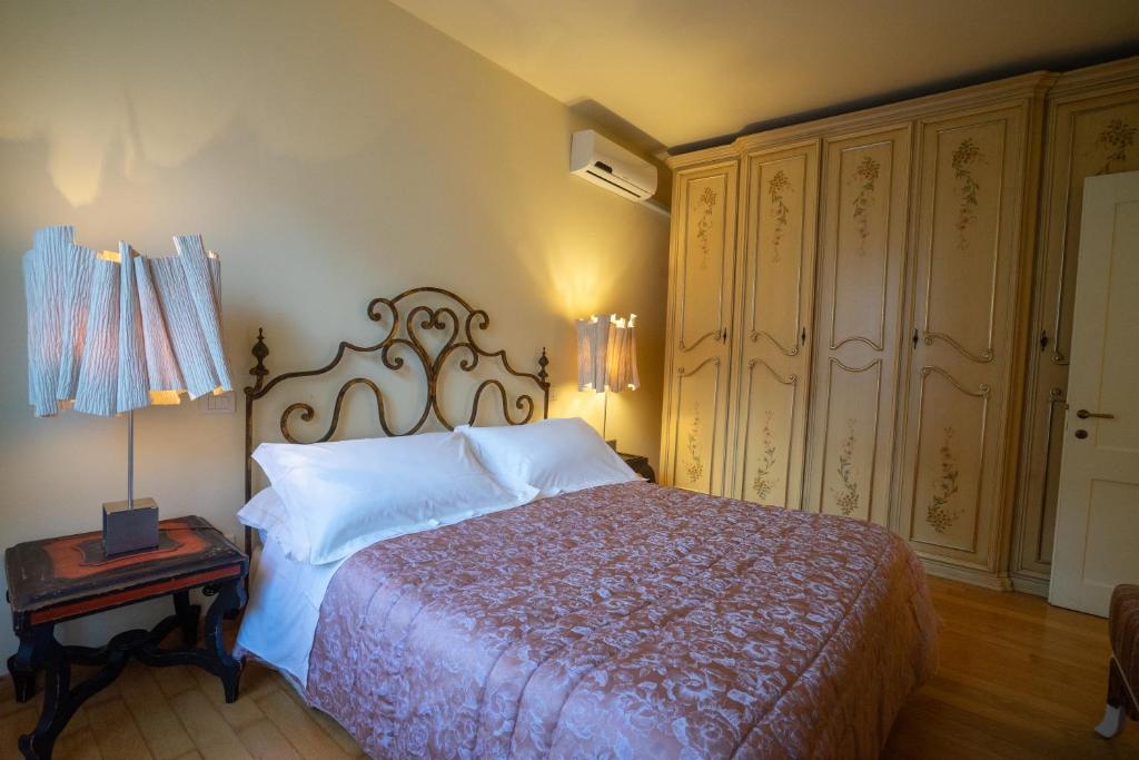 Postel nebo postele na pokoji v ubytování Palazzo Rocchi - Residenza D'Epoca