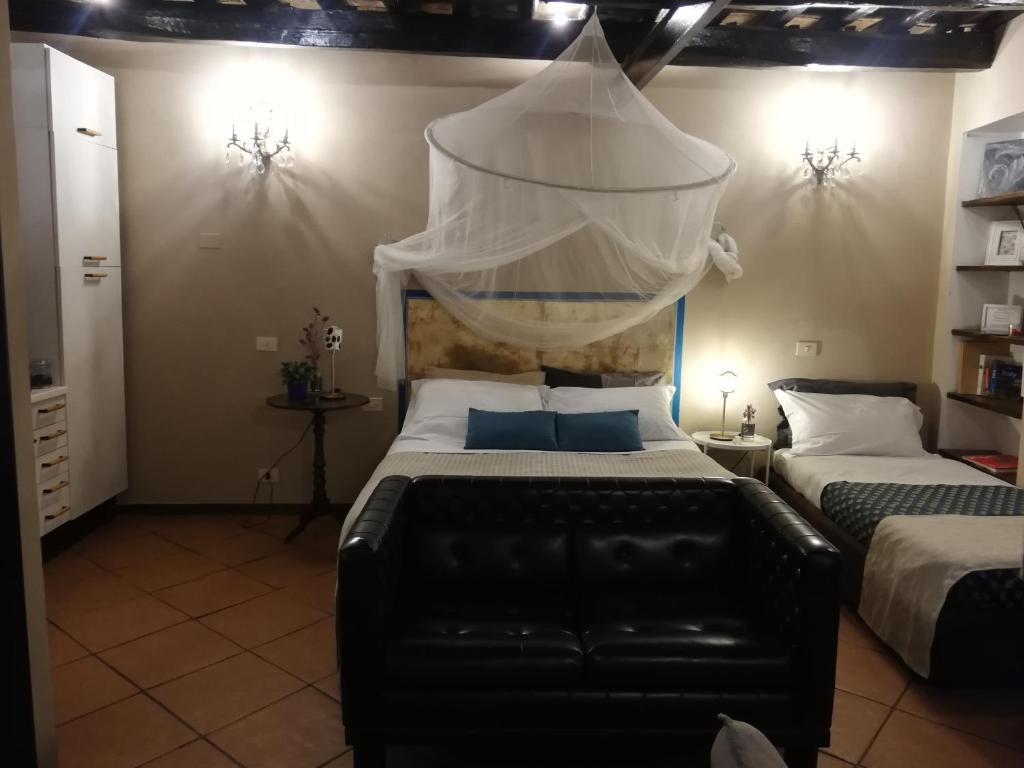 A bed or beds in a room at Apartments Campo de Fiori