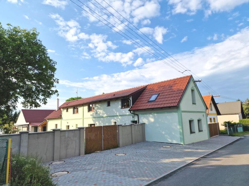 Budova, kde se prázdninový dům nachází