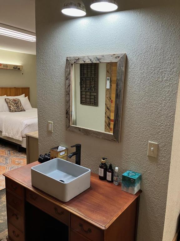 Postel nebo postele na pokoji v ubytování Prairie Rose Inn