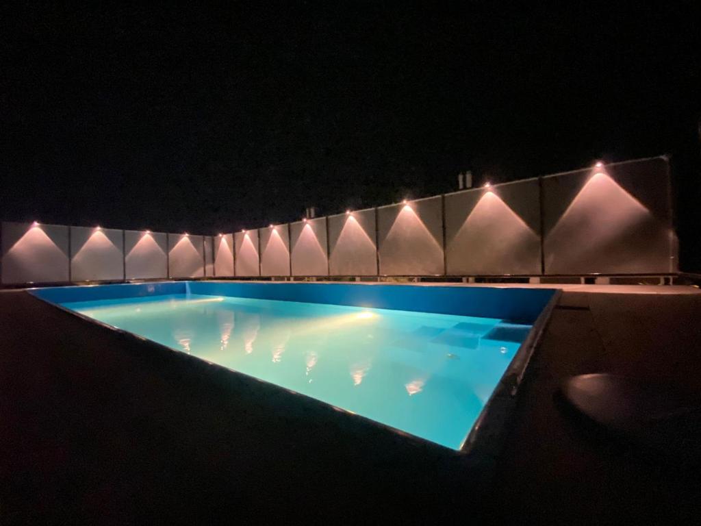 Bazén v ubytování Le Poshe Beach View nebo v jeho okolí