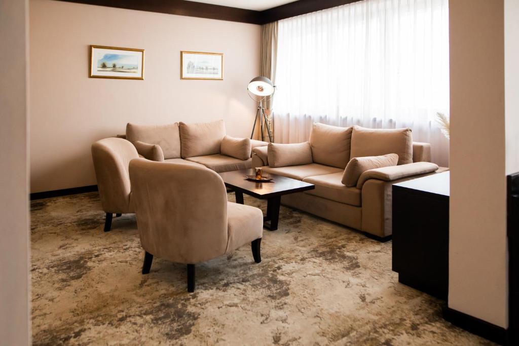 Posezení v ubytování Malak Regency Hotel